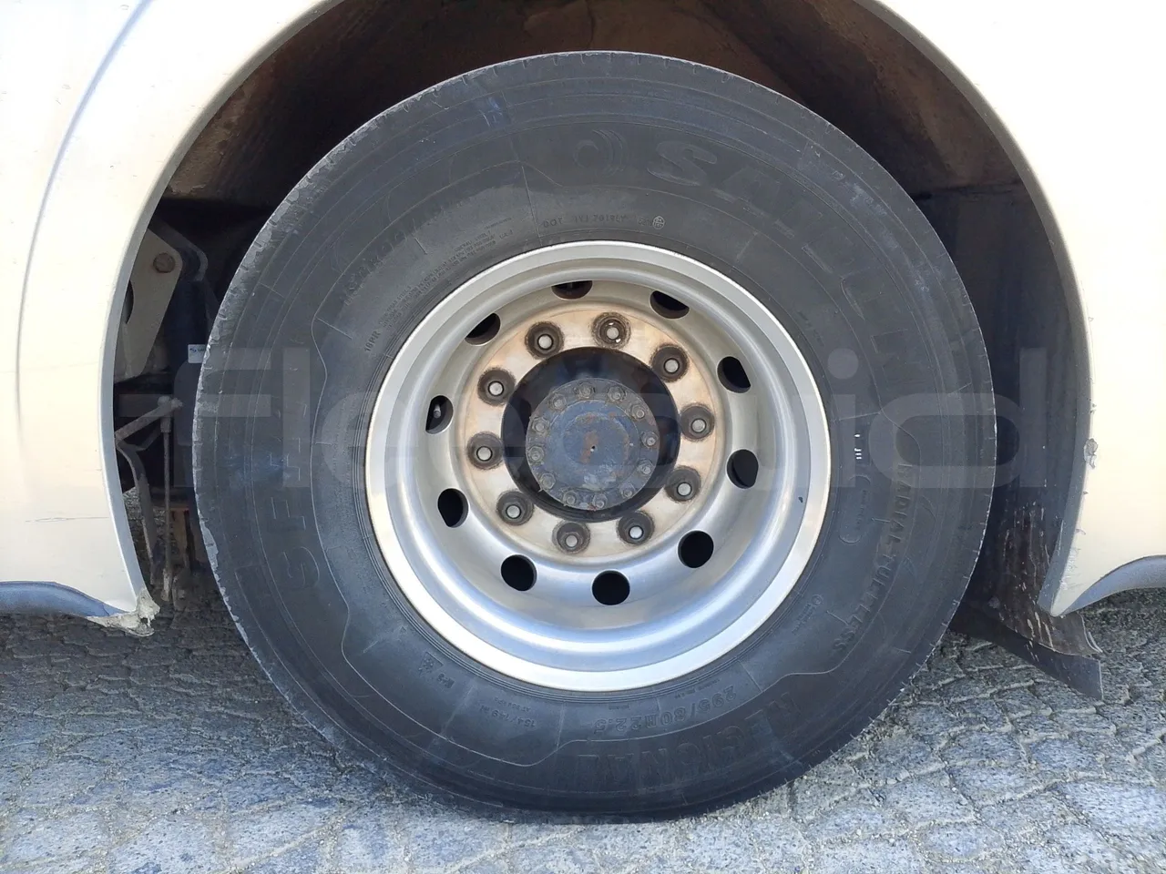 Volvo Barbi Genesis HDL N53 -EUR3 -309kW-12.23m - rear left tire photo