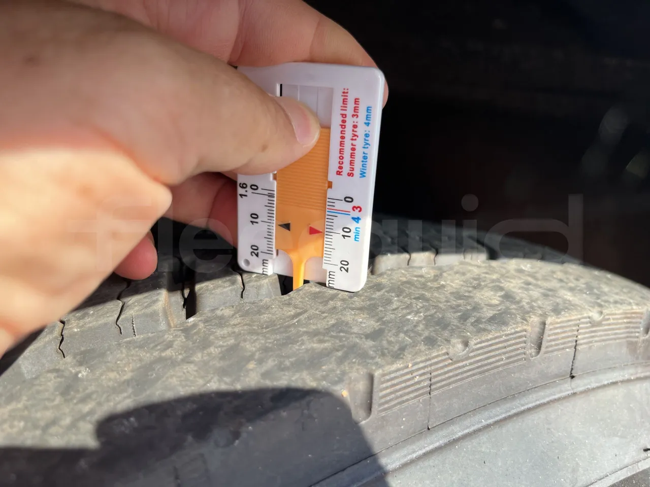 Mercedes-Benz Integro - First Axle Left Side: Tyre Thickness