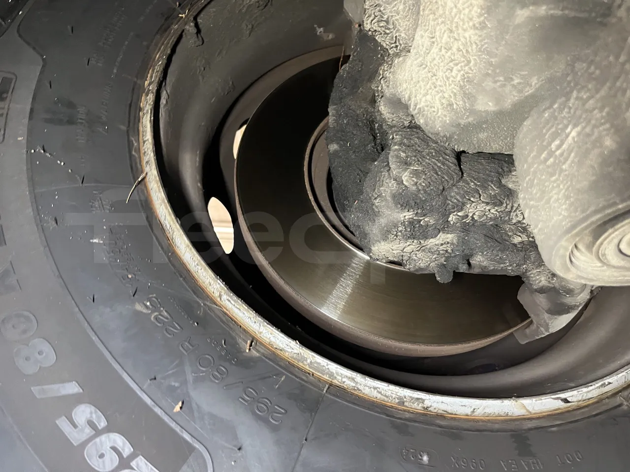 Mercedes-Benz Integro - First Axle Discs Left Side