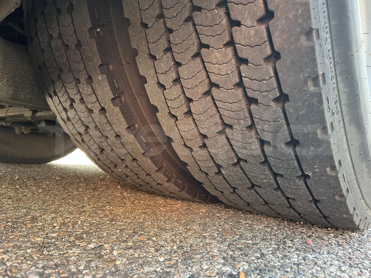 Mercedes-Benz Integro - Second Axle Left Side: Tyre Tread
