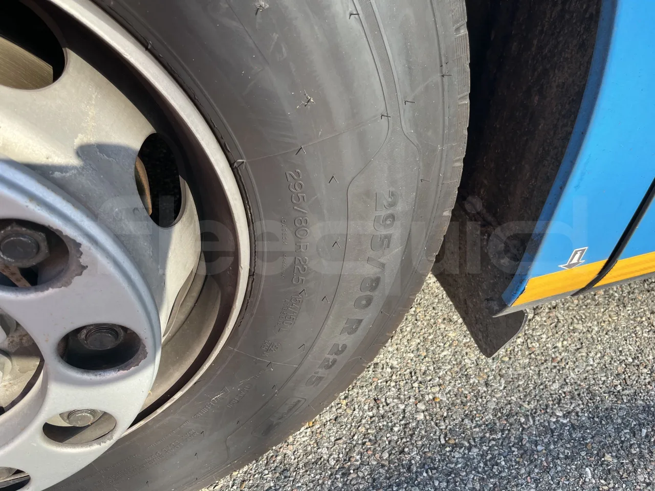 Mercedes-Benz Integro - First Axle Left Side: Tyre Size