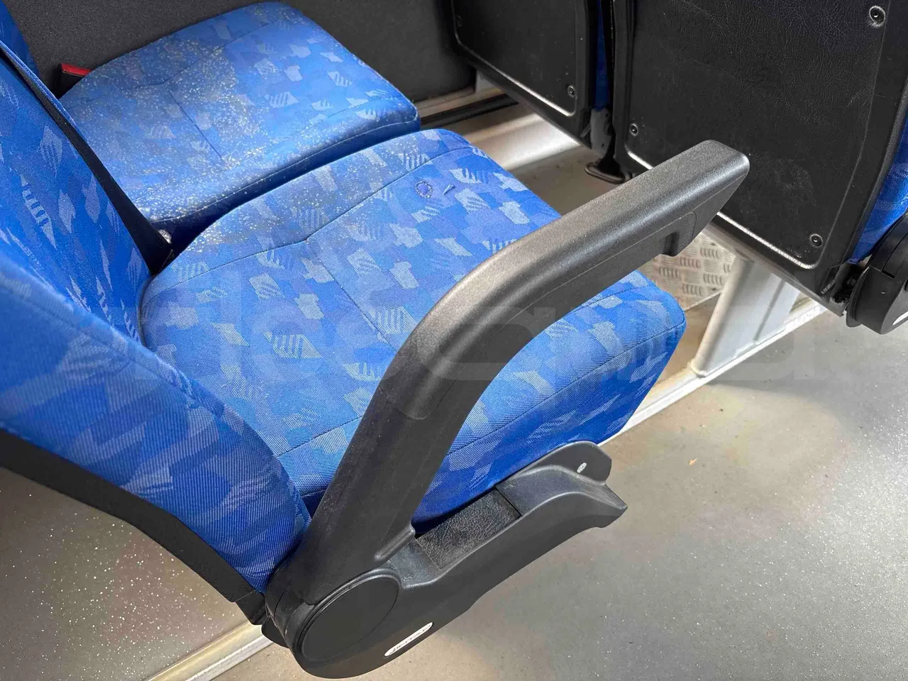 Iveco Daily 65C - Euro5 - 125kW - 7.510mt - armrest detail photo