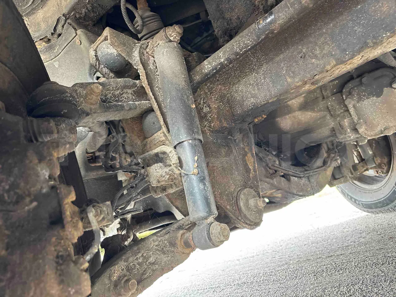 Iveco Daily 65C - Euro5 - 125kW - 7.510mt - front shock absorbers left