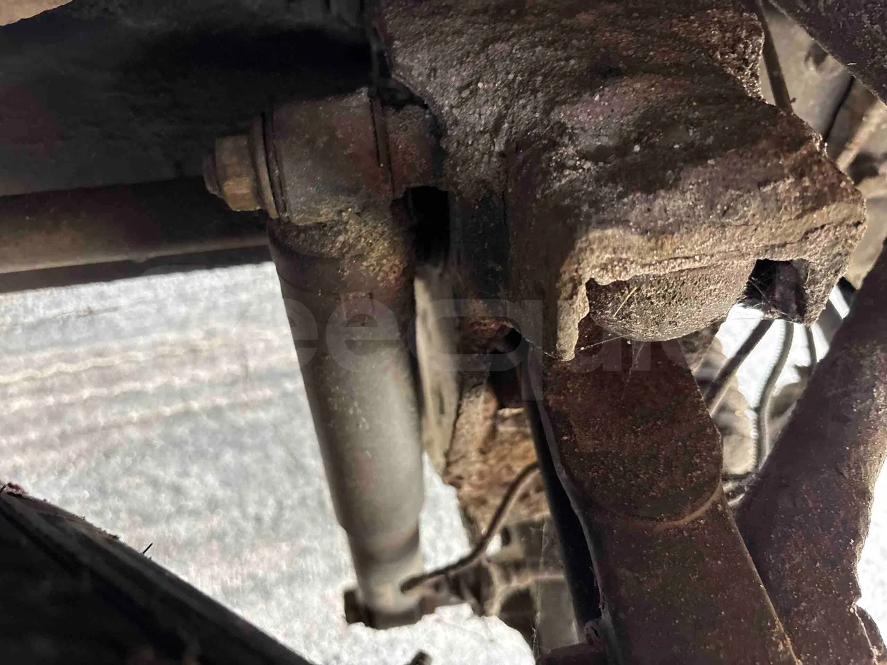Iveco Daily 65C - Euro5 - 125kW - 7.510mt - front shock absorbers right