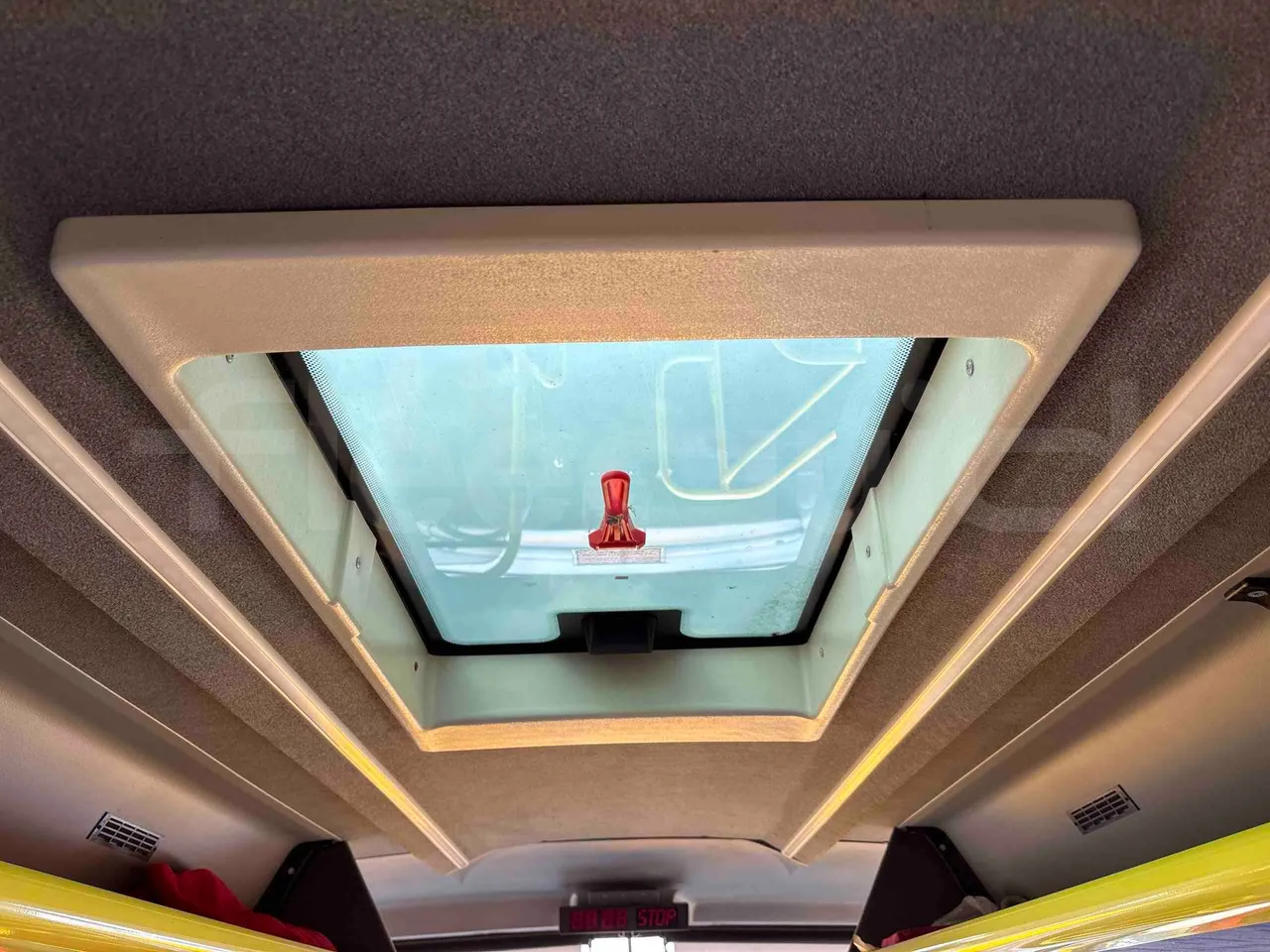 Iveco Daily 65C - Euro5 - 125kW - 7.510mt - roof hatch 1
