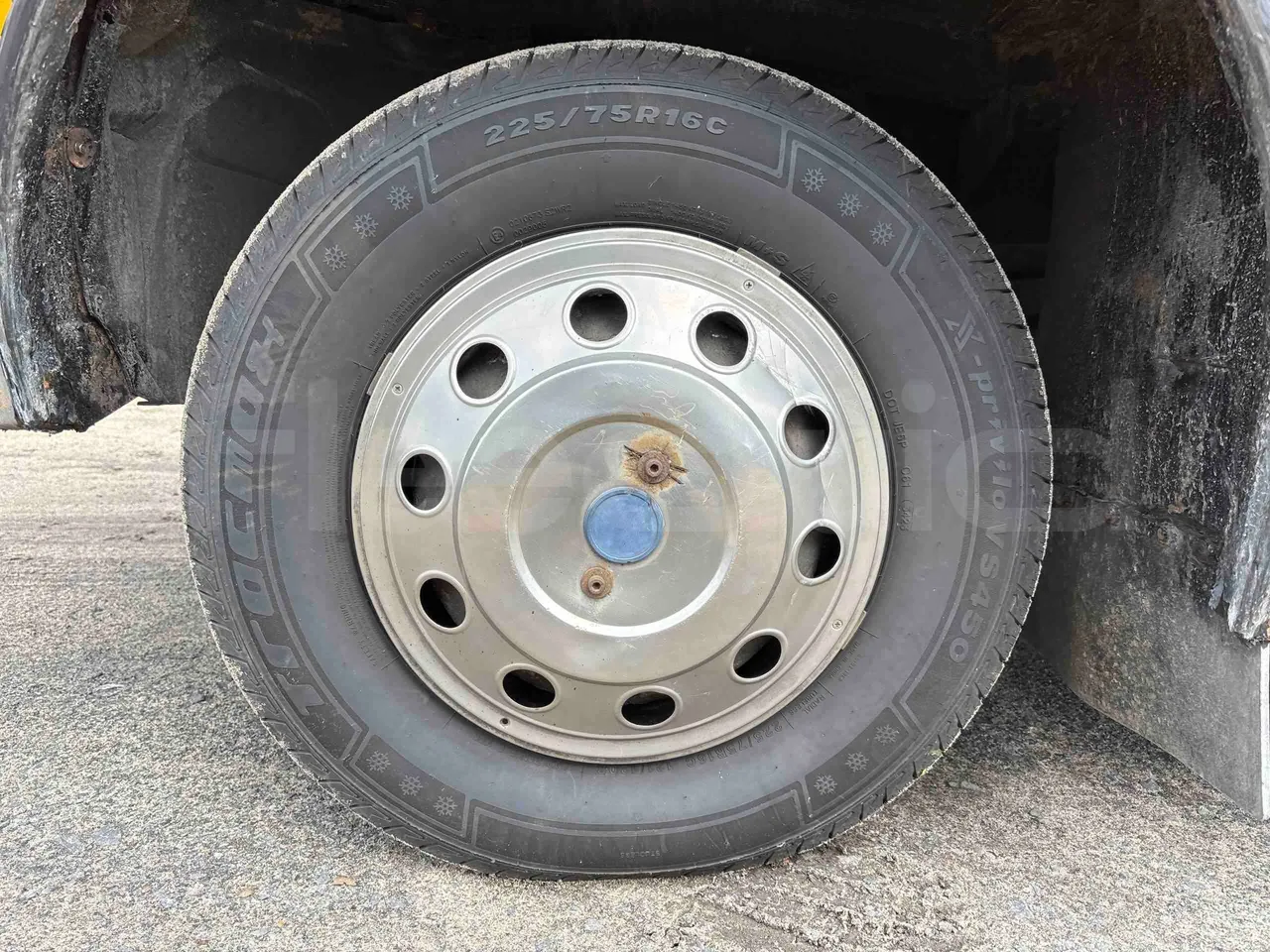 Iveco Daily 65C - Euro5 - 125kW - 7.510mt - front left tire measurements