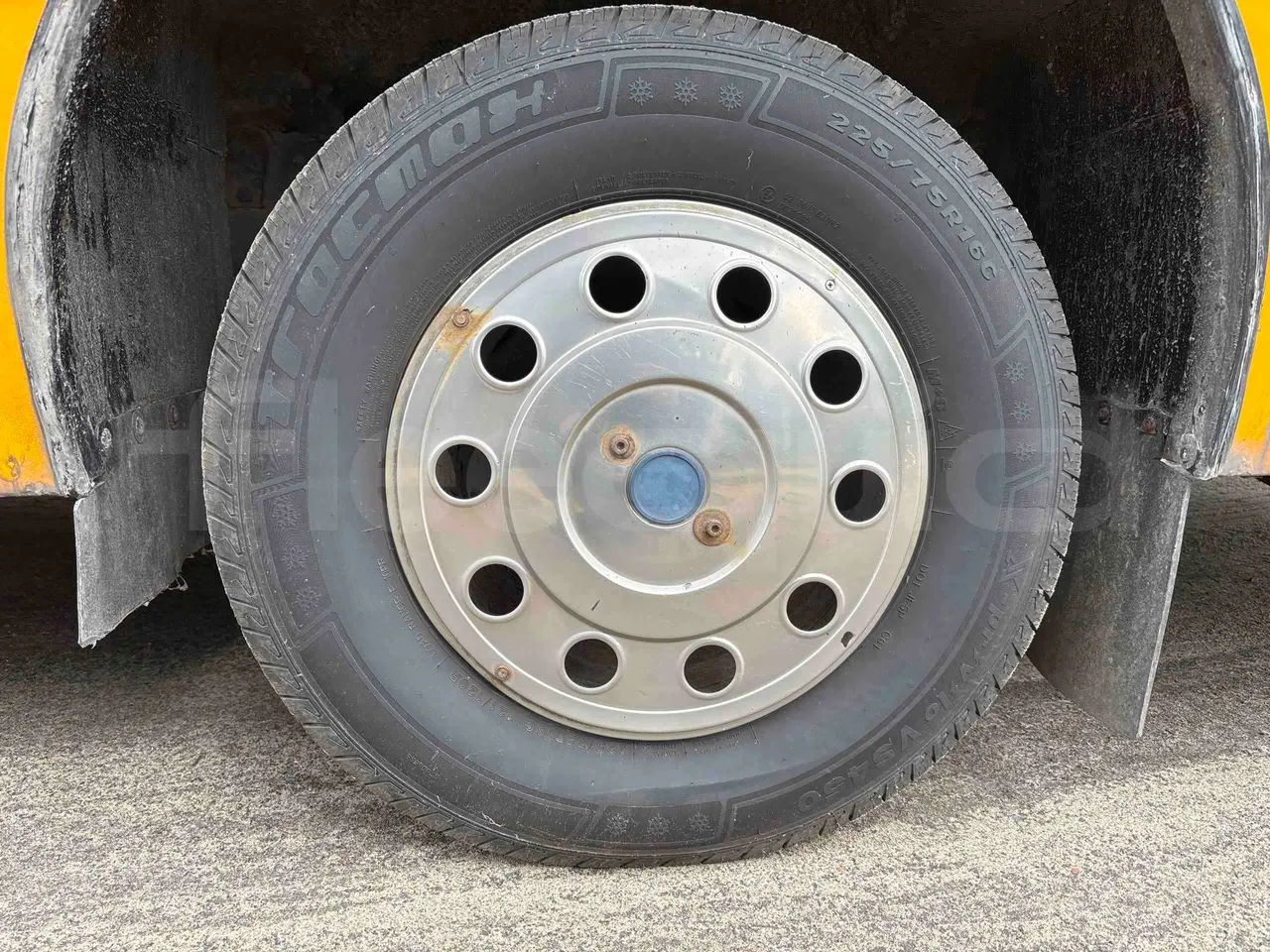 Iveco Daily 65C - Euro5 - 125kW - 7.510mt - rear left tire photo