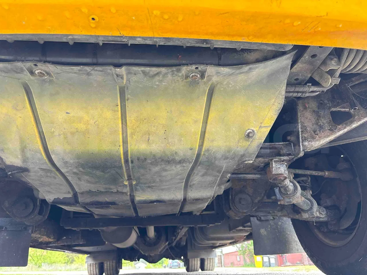 Iveco Daily 65C - Euro5 - 125kW - 7.510mt - front undercarriage from front