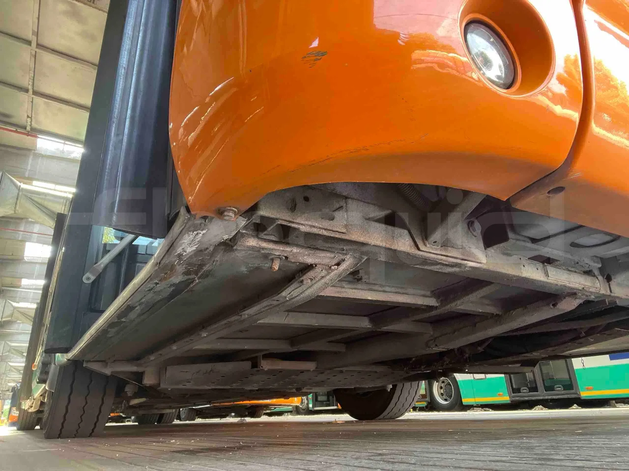 Iveco Citelis - front shock absorbers right