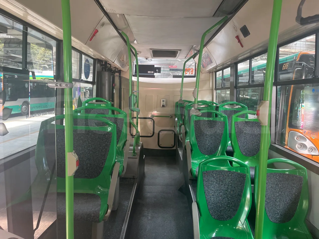 Iveco Citelis - reverse view middle aisle