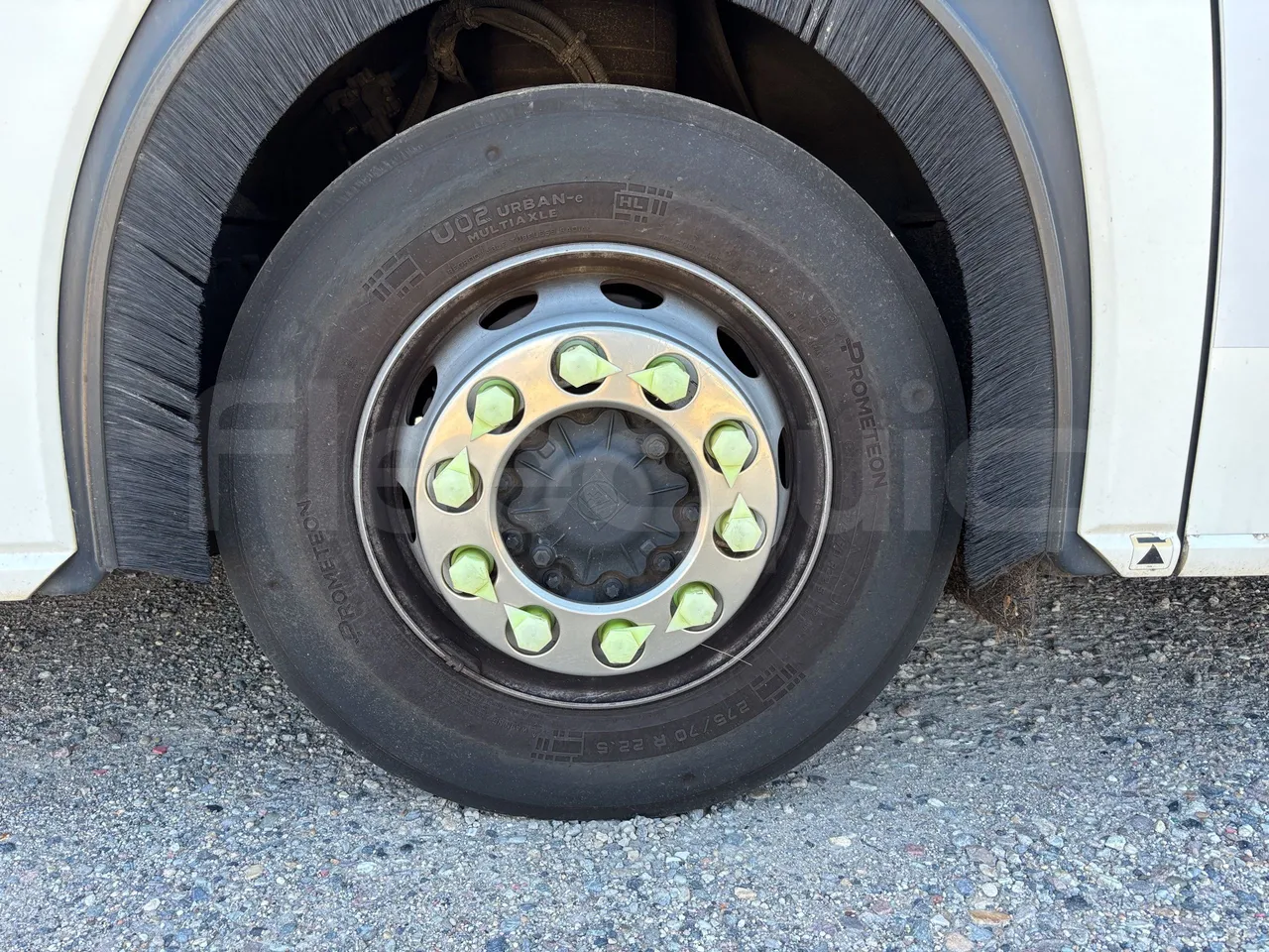 Solaris Urbino - First Axle Left Side: Complete Tyre