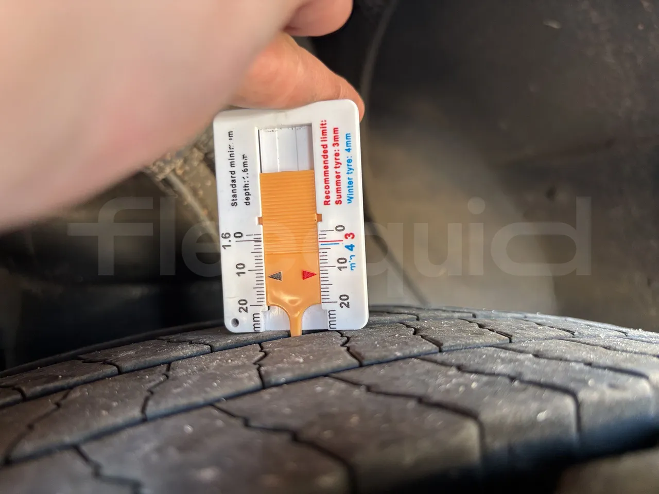 Solaris Urbino - First Axle Left Side: Tyre Thickness