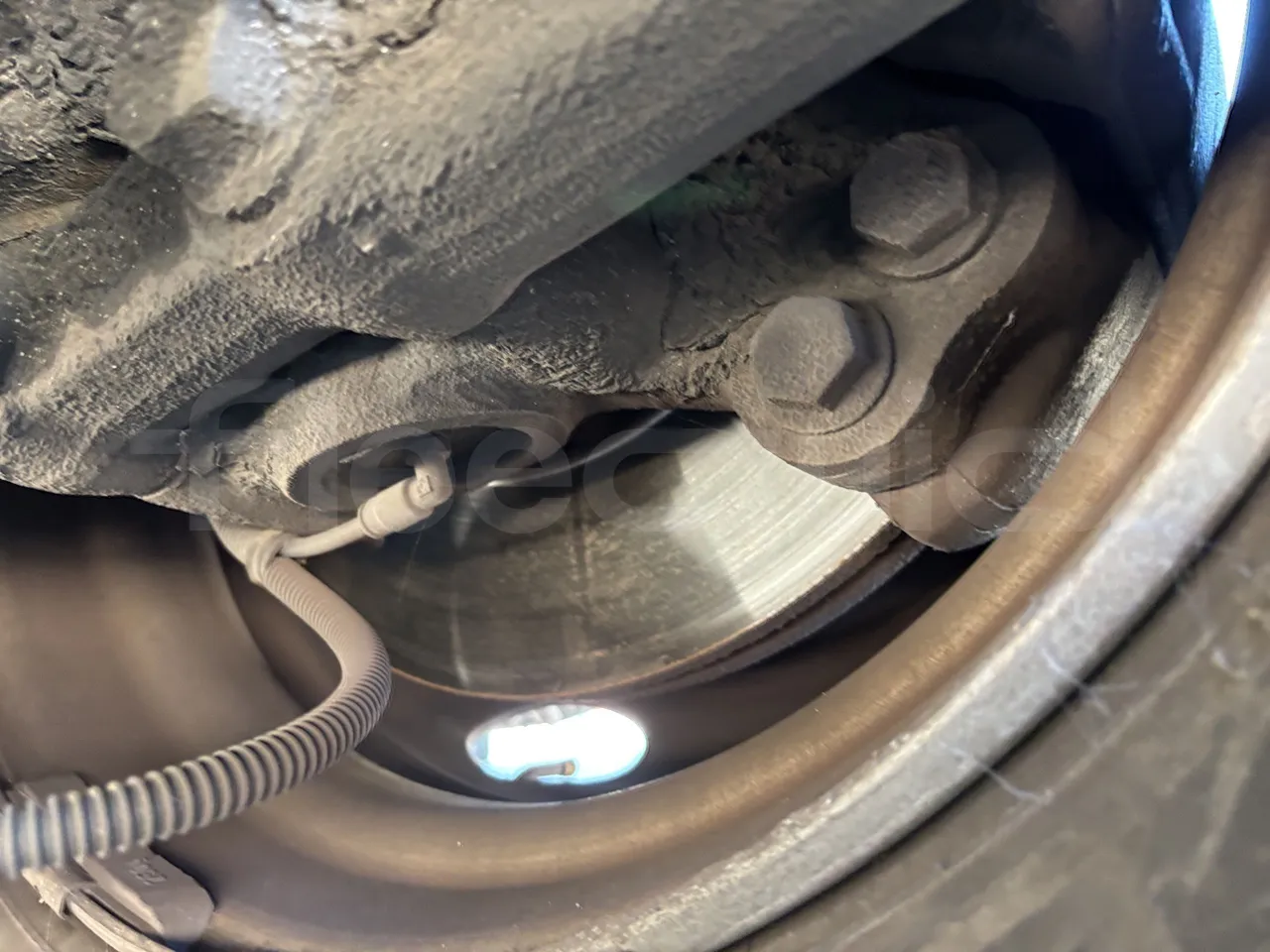 Solaris Urbino - First Axle Discs Left Side