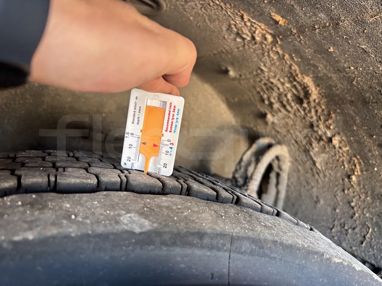 Solaris Urbino - Second Axle Left Side: Tyre Thickness