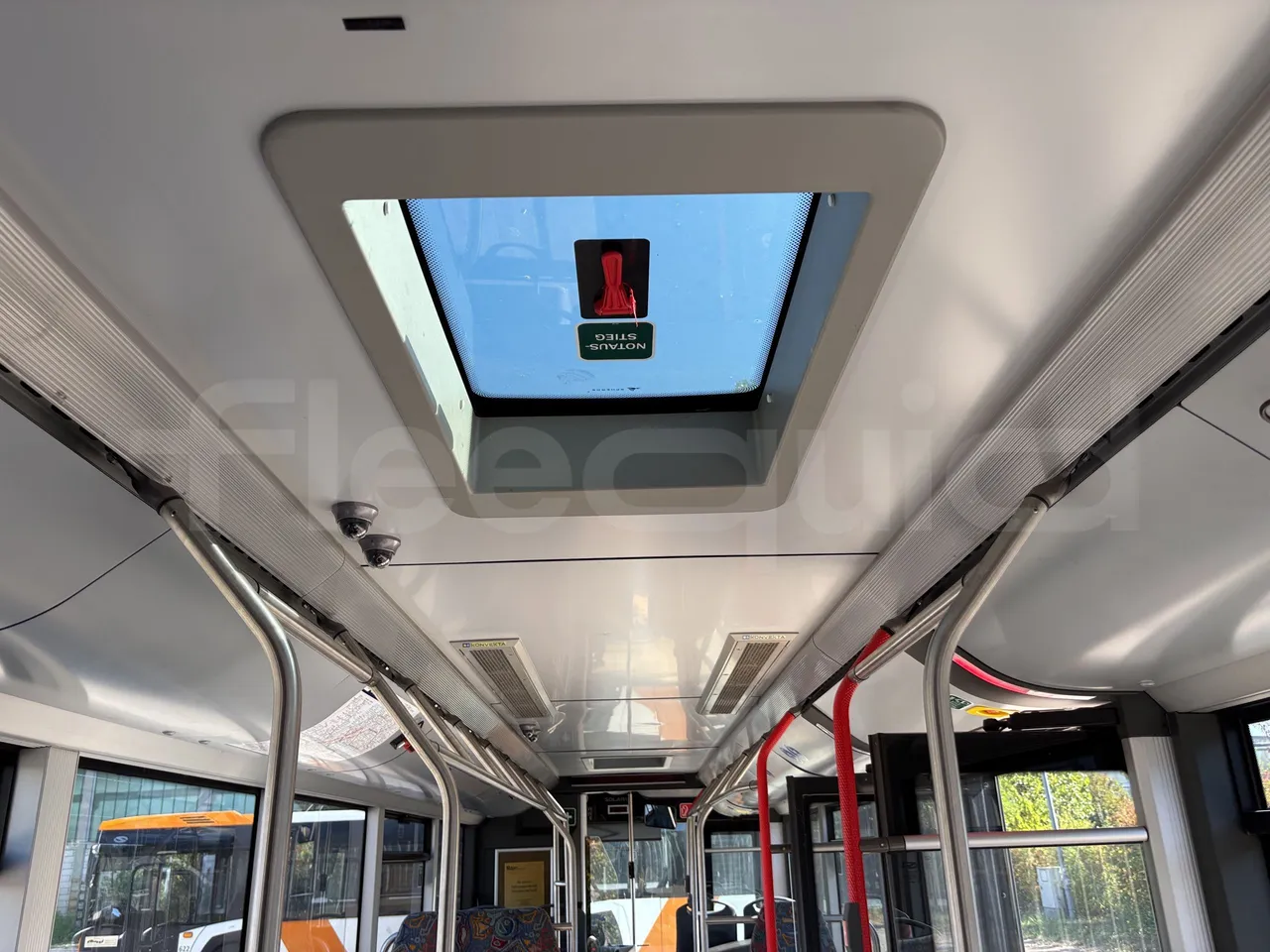 Solaris Urbino - Overhead Compartments