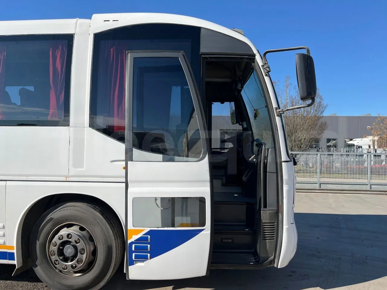 Irisbus 389E 12.35 - Euro3 - 259kW - 12mt - front door 1 open