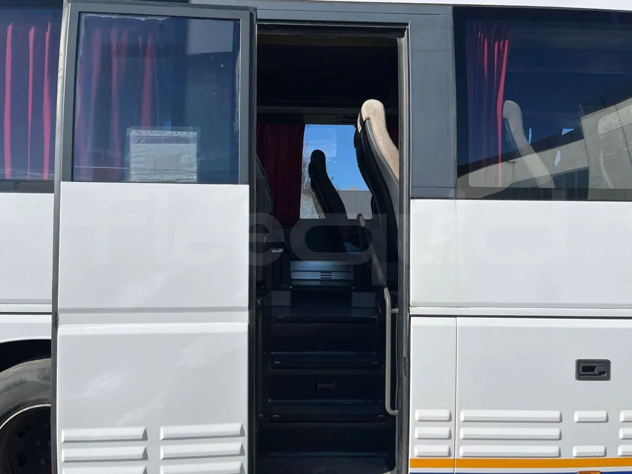Irisbus 389E 12.35 - Euro3 - 259kW - 12mt - front door 3 open