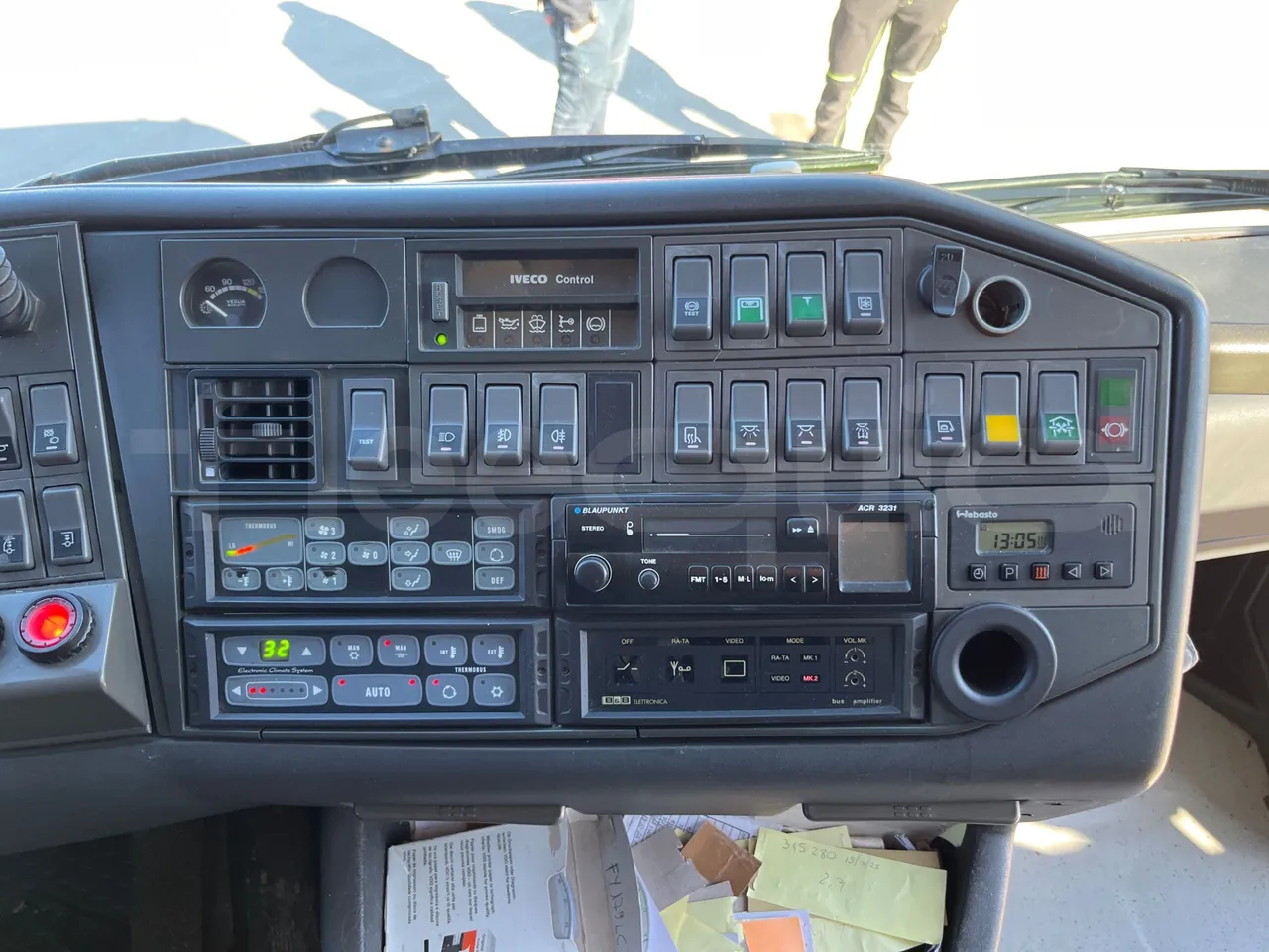 Irisbus 389E 12.35 - Euro3 - 259kW - 12mt - radio accessories photo