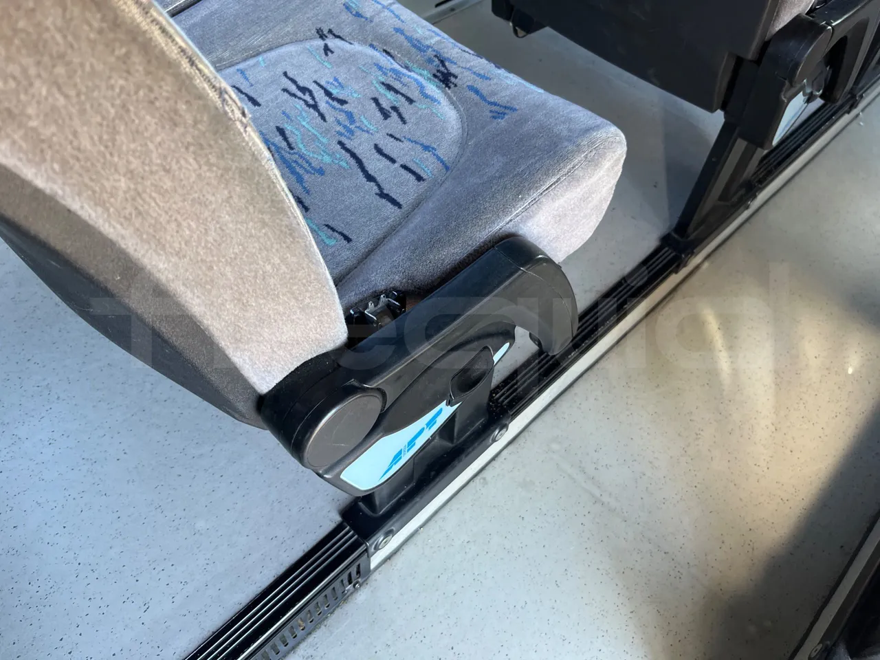 Irisbus 389E 12.35 - Euro3 - 259kW - 12mt - armrest detail photo