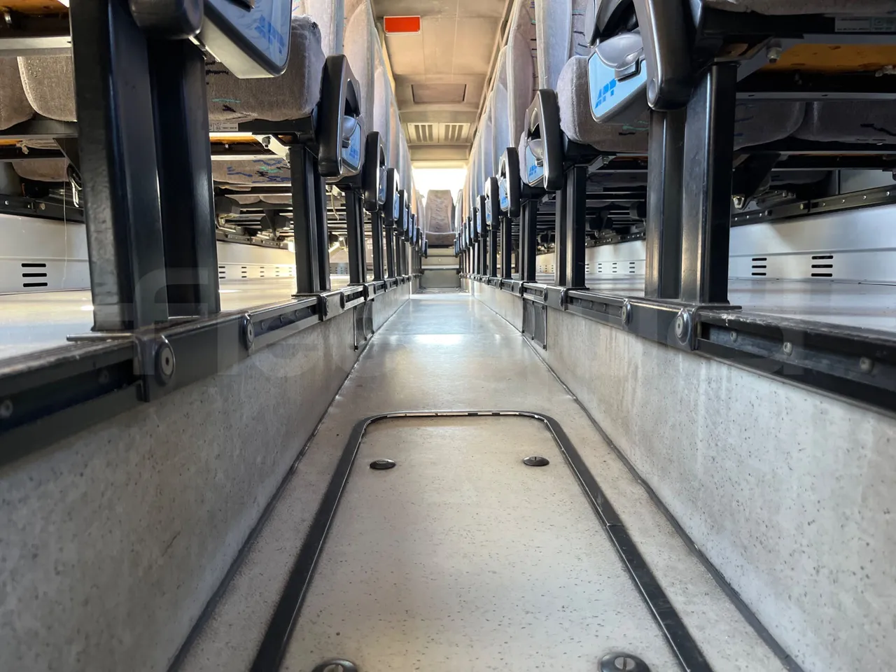 Irisbus 389E 12.35 - Euro3 - 259kW - 12mt - seat brackets photo