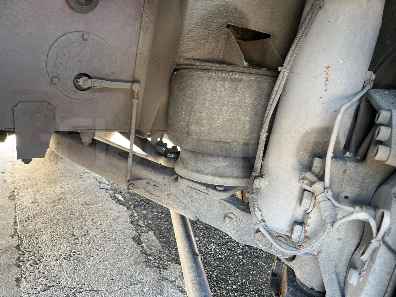 Irisbus 389E 12.35 - Euro3 - 259kW - 12mt - front air springs left