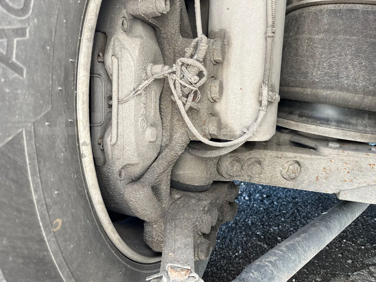 Irisbus 389E 12.35 - Euro3 - 259kW - 12mt - front brake calipers right