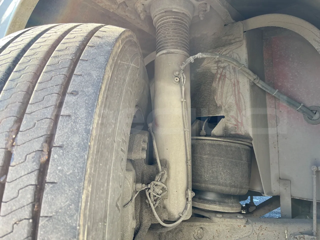 Irisbus 389E 12.35 - Euro3 - 259kW - 12mt - front shock absorbers right