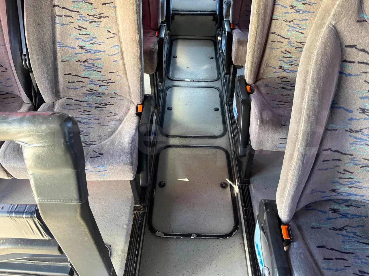 Irisbus 389E 12.35 - Euro3 - 259kW - 12mt - floor hatches photo