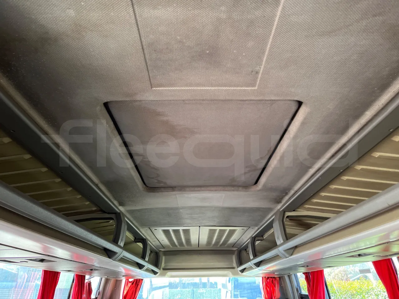 Irisbus 389E 12.35 - Euro3 - 259kW - 12mt - roof hatch 1
