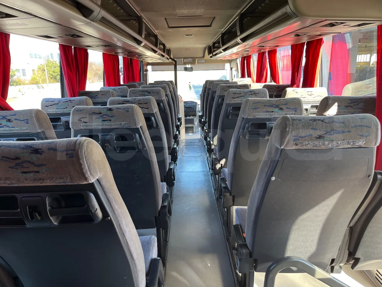 Irisbus 389E 12.35 - Euro3 - 259kW - 12mt - forward view middle aisle
