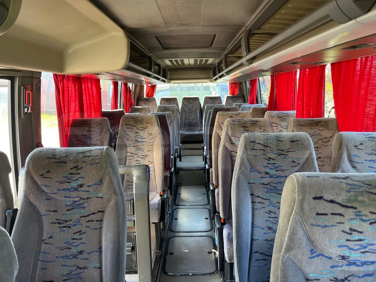 Irisbus 389E 12.35 - Euro3 - 259kW - 12mt - reverse view middle aisle