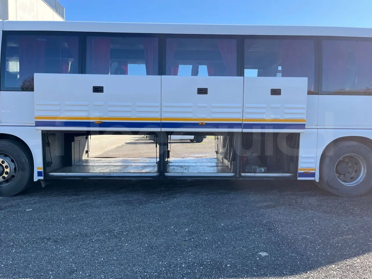 Irisbus 389E 12.35 - Euro3 - 259kW - 12mt - luggage rack photo