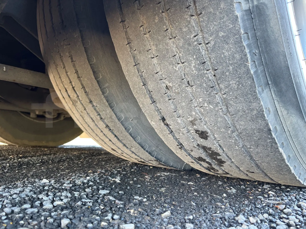 Irisbus 389E 12.35 - Euro3 - 259kW - 12mt - tread condition second axle tires left