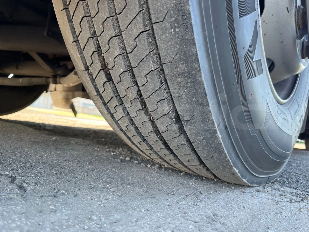 Irisbus 389E 12.35 - Euro3 - 259kW - 12mt - tread condition second axle tires right