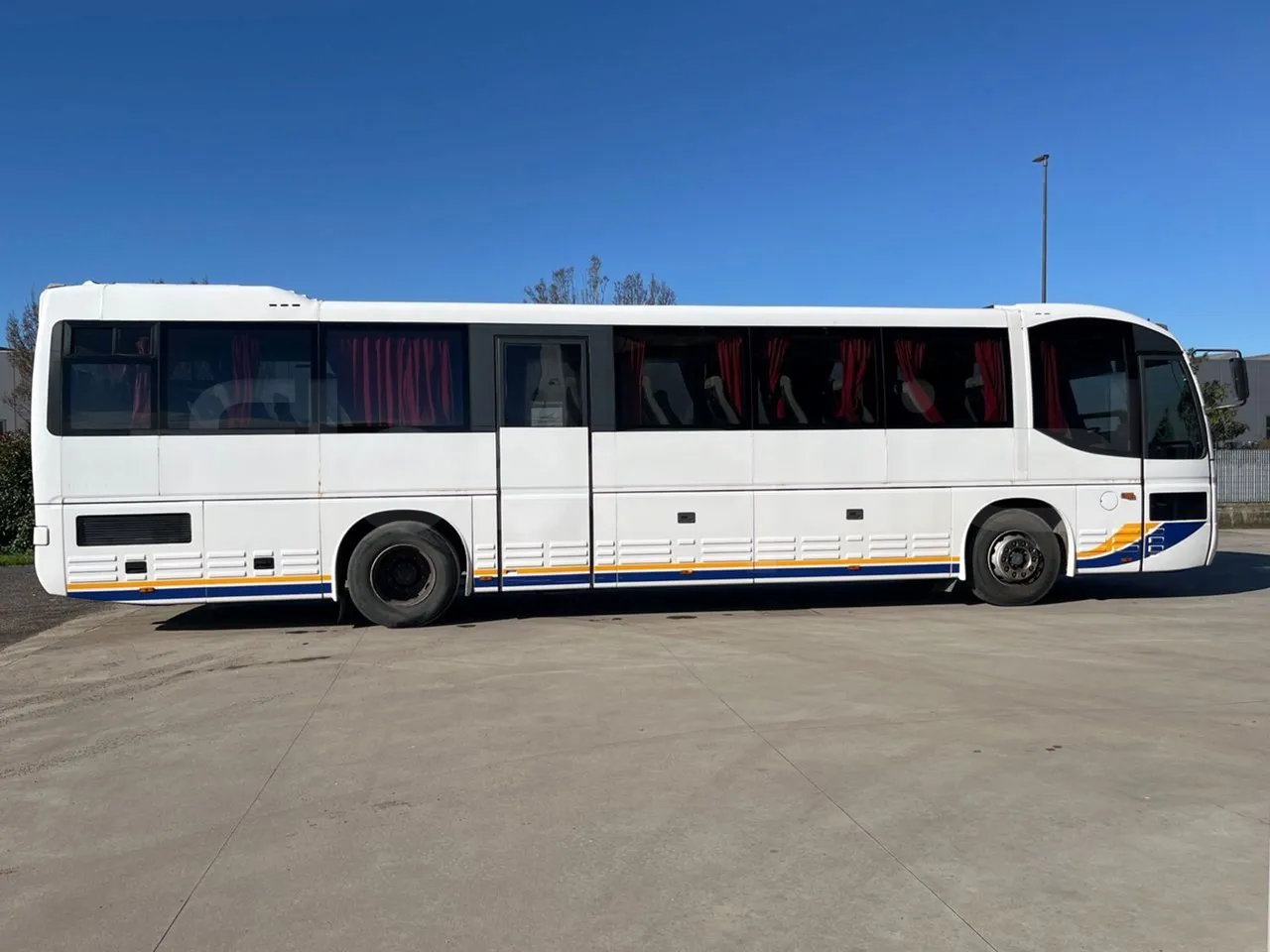Irisbus 389E 12.35 - Euro3 - 259kW - 12mt - right side doors closed