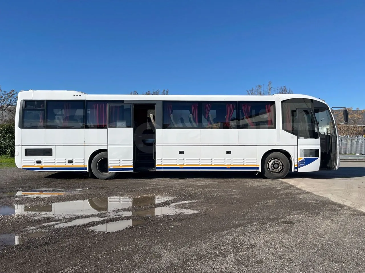 Irisbus 389E 12.35 - Euro3 - 259kW - 12mt - right side doors open