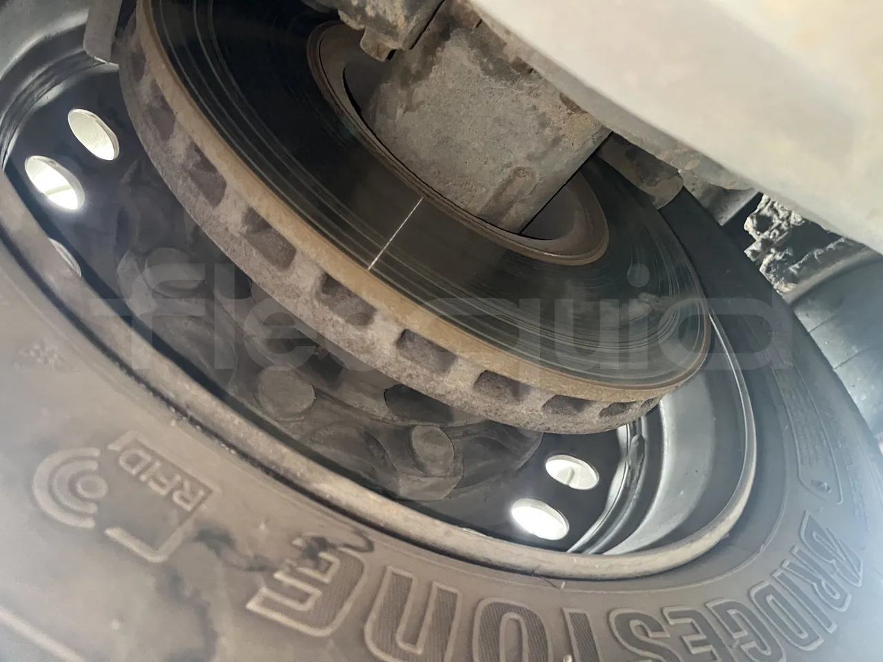 Iveco Heuliez Gx117 - Second Axle Discs Right Side