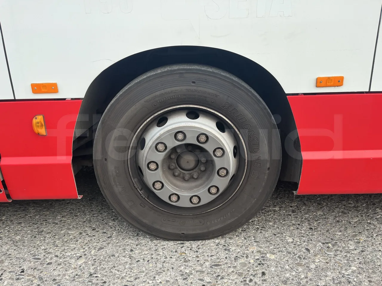 Iveco Heuliez Gx117 - First Axle Left Side: Complete Tyre