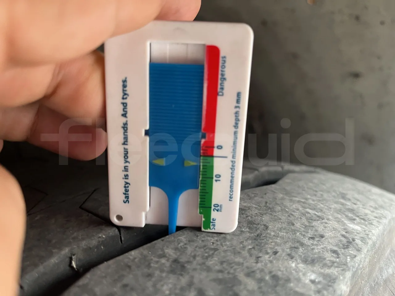 Iveco Heuliez Gx117 - Second Axle Left Side: Tyre Thickness