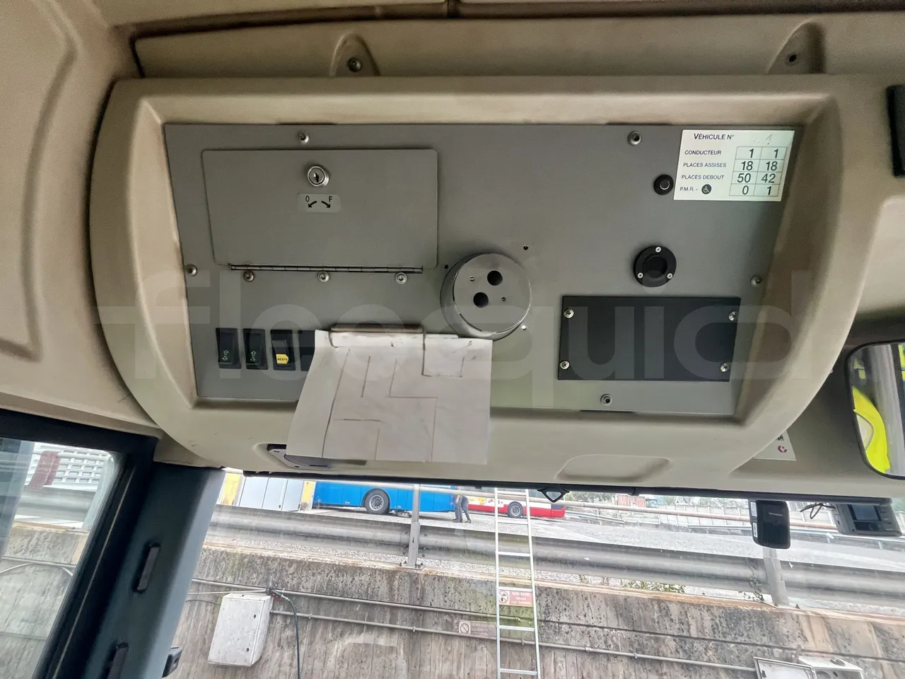 Iveco Heuliez Gx117 - Onboard Device 3 Left Side