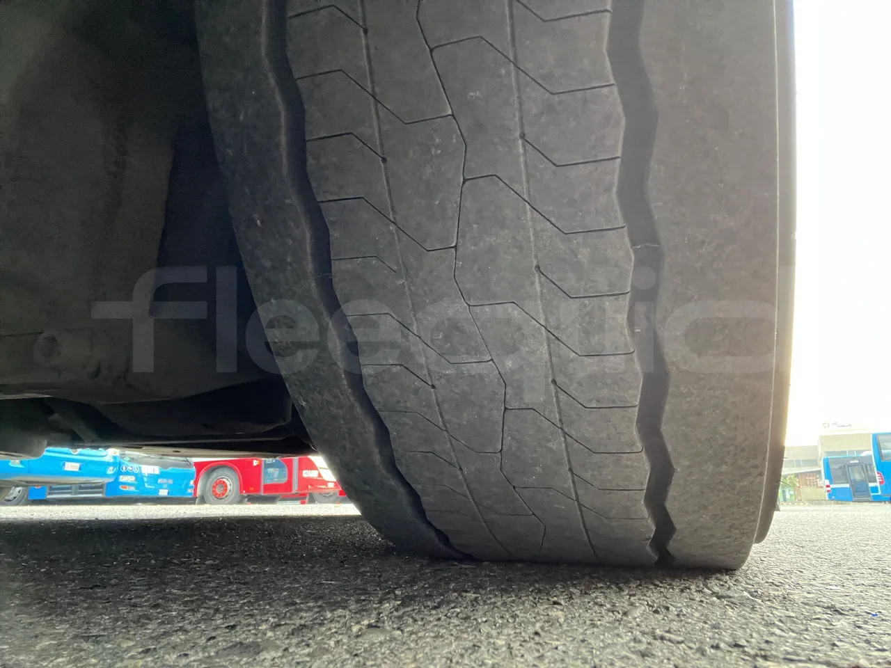 Iveco Heuliez Gx117 - Second Axle Left Side: Tyre Tread
