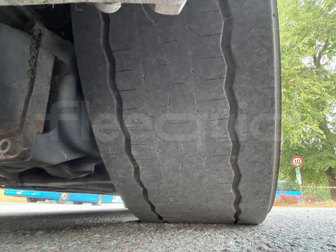 Iveco Heuliez Gx117 - Second Axle Right Side: Tyre Tread