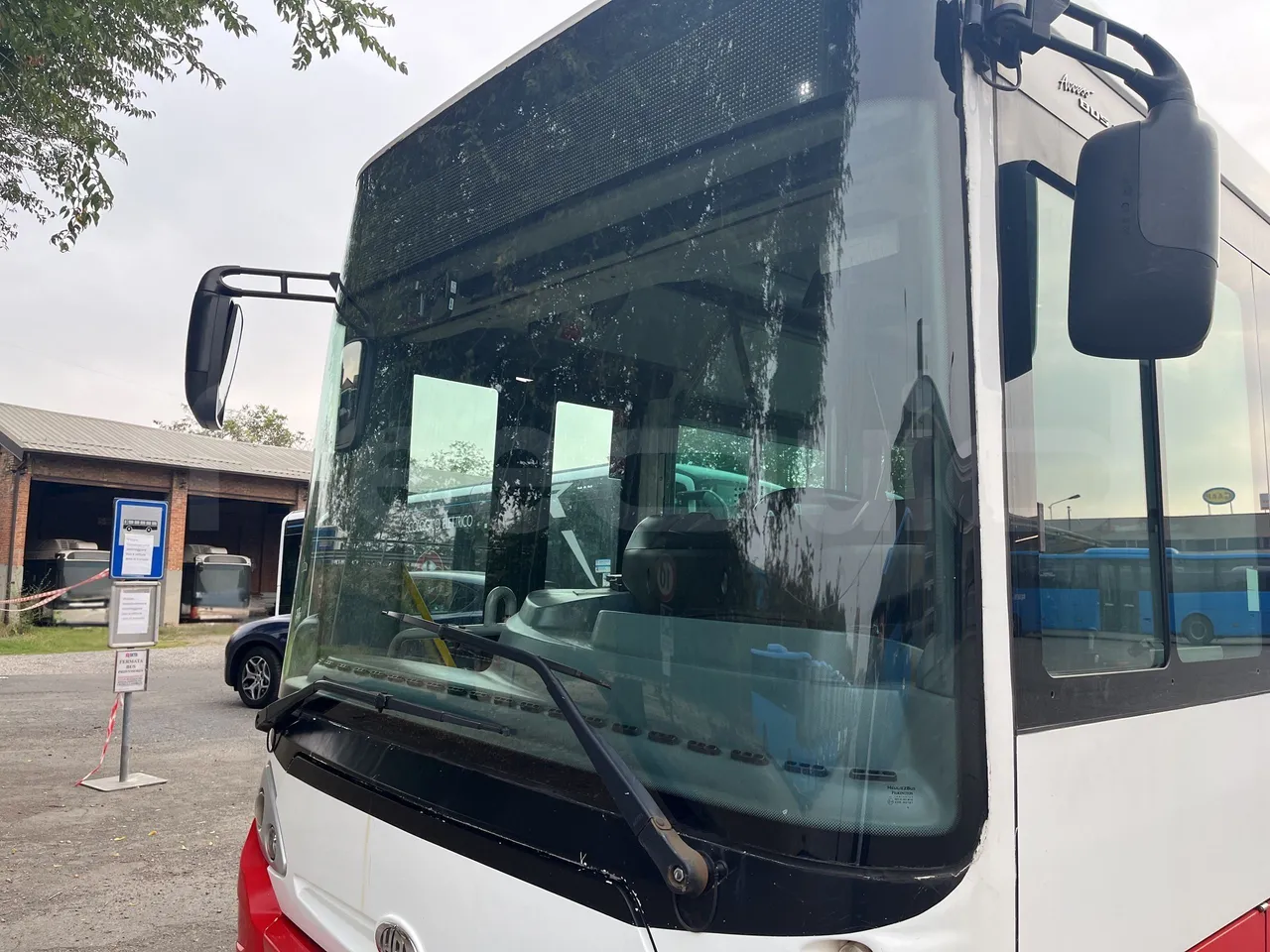 Iveco Heuliez Gx117 - Windscreen From Left Side