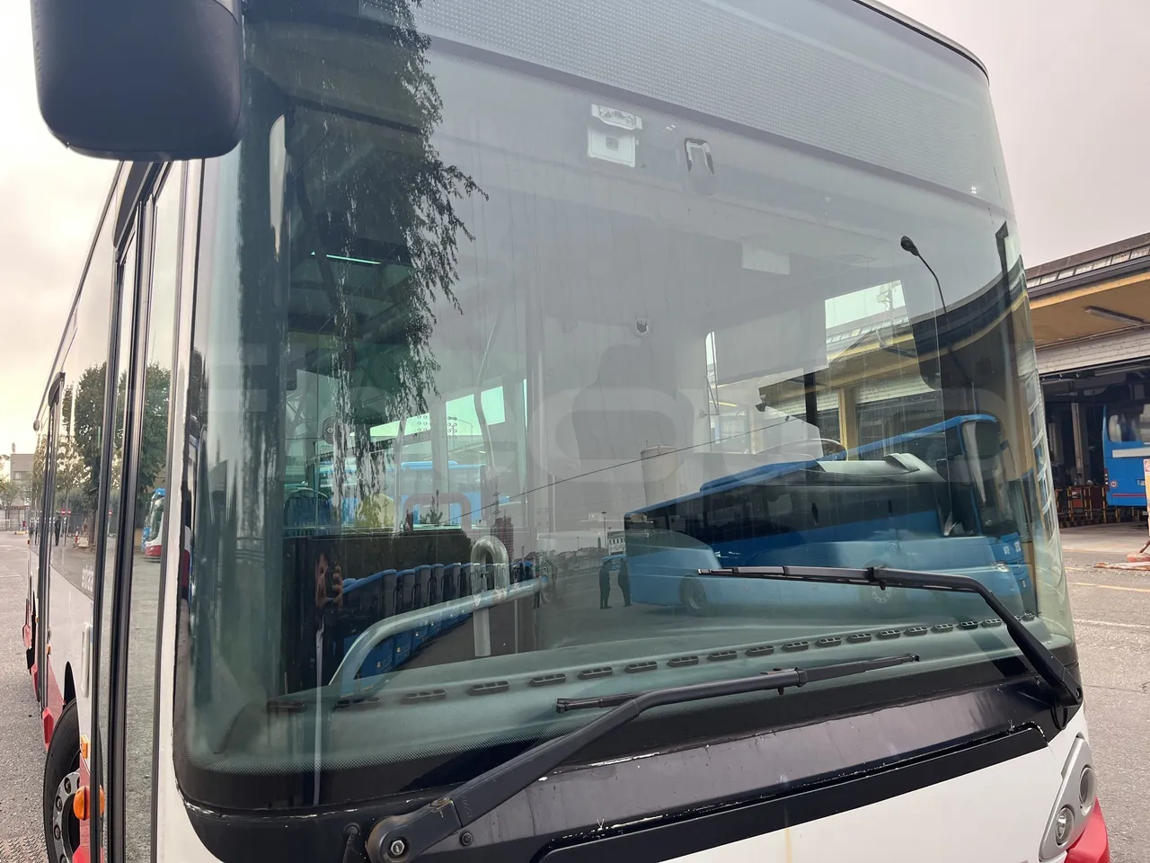 Iveco Heuliez Gx117 - Windscreen From Right Side