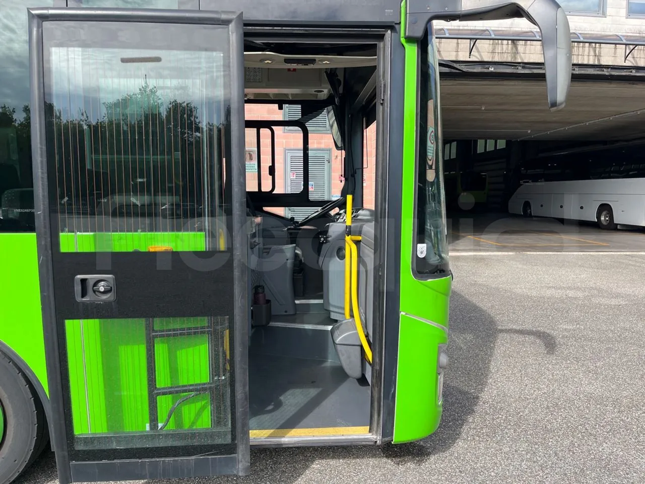 Iveco Crossway Low Entry CBLE4/00 - EUR6 - 265kW - 12.150m - front door 1 open