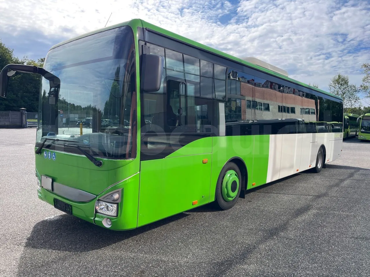 Iveco Crossway Low Entry CBLE4/00 - EUR6 - 265kW - 12.150m - 3/4 front left (mandatory for bus to scrap)