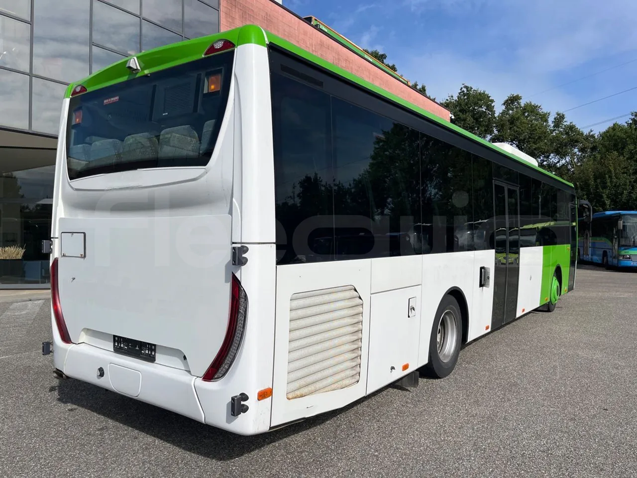 Iveco Crossway Low Entry CBLE4/00 - EUR6 - 265kW - 12.150m - 3/4 right rear doors closed