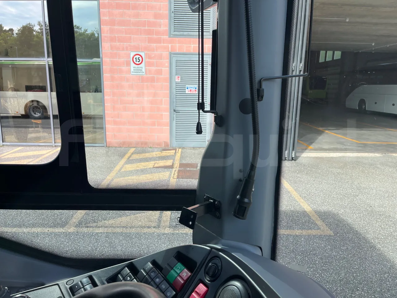 Iveco Crossway Low Entry CBLE4/00 - EUR6 - 265kW - 12.150m - driver microphone accessories photo