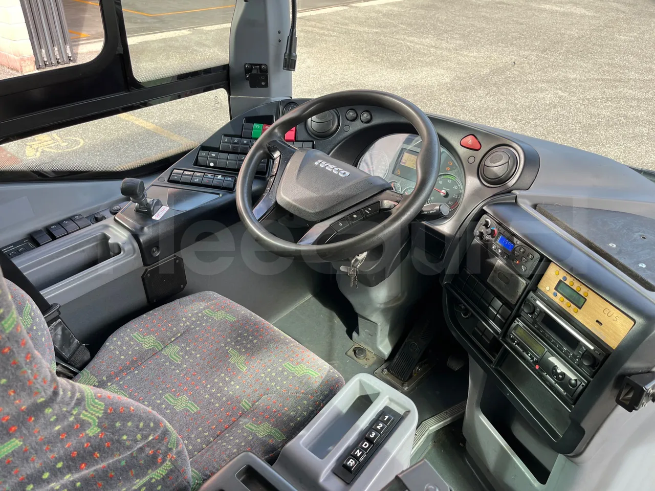 Iveco Crossway Low Entry CBLE4/00 - EUR6 - 265kW - 12.150m - buttons panels on (mandatory for bus to scrap)
