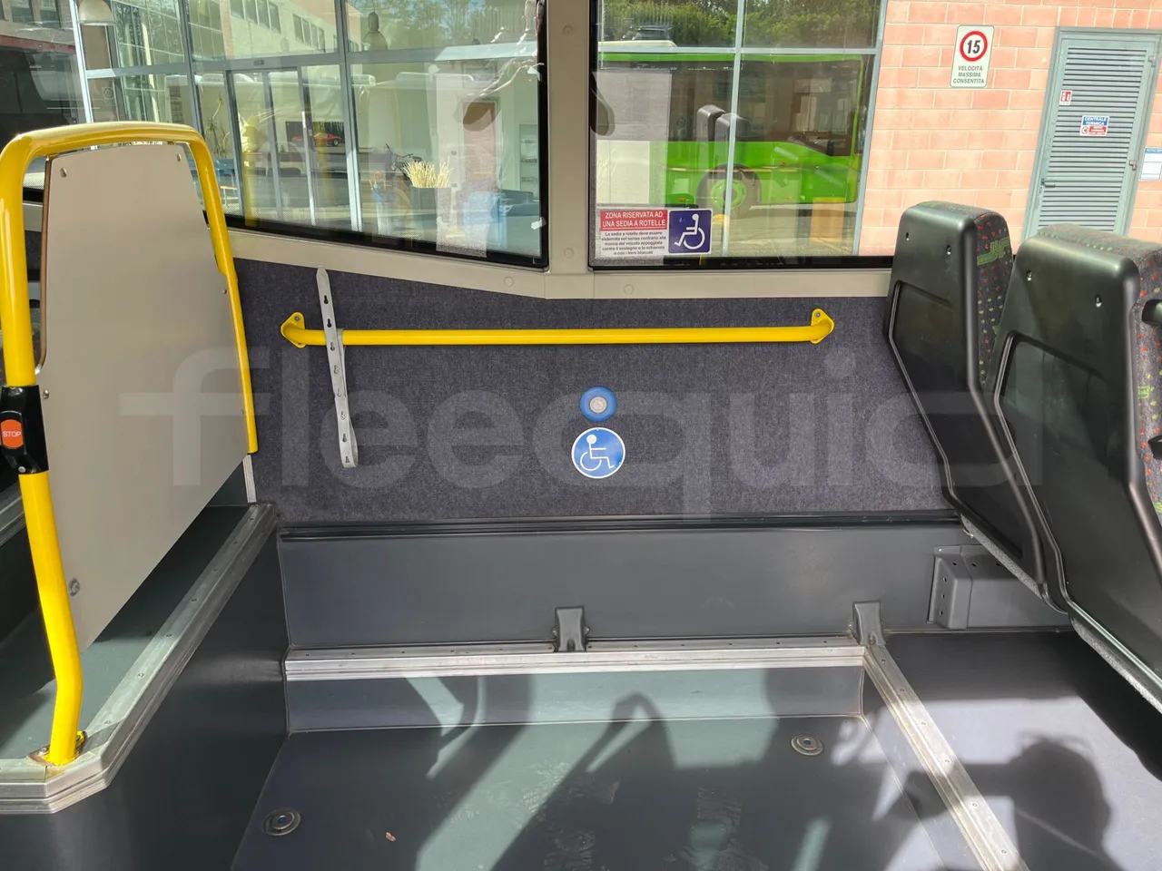 Iveco Crossway Low Entry CBLE4/00 - EUR6 - 265kW - 12.150m - disabled area photo